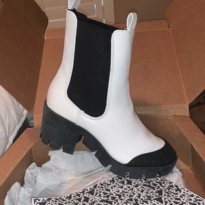 Chunky Chelsea boots